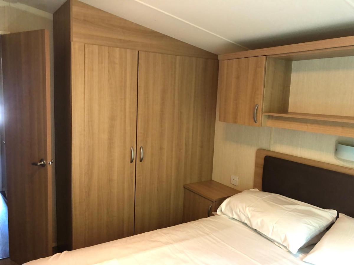 Popular Property In Бембридж Екстериор снимка