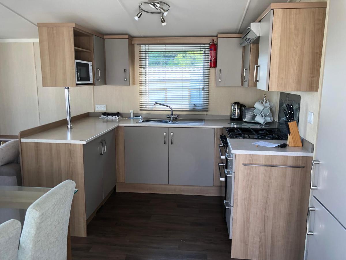 Popular Property In Бембридж Екстериор снимка